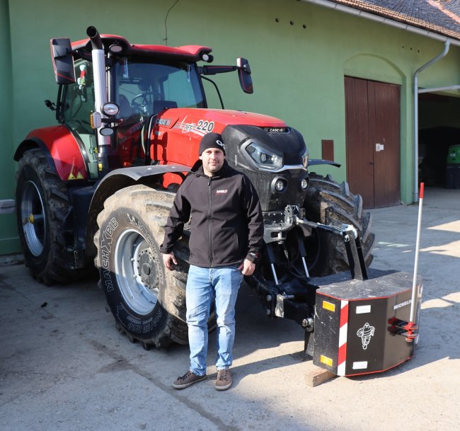 Martin Brož u nejnovějšího pořízeného traktoru Case IH Puma 220 AFS Connect.