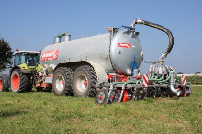 Velké cisterny Jeantil GT je vhodné využívat ve spojení s aplikátory, které zajistí zapravení hnojiva do půdy.