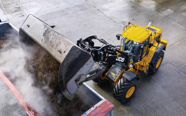 K dispozici je u nakladače JCB 457S standardní výložník nebo výložník s novou kinematikou pro minimalizaci ztrát materiálu.