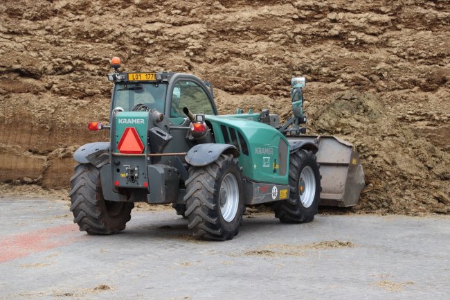 Teleskopické manipulátory v DS Agro jsou obuté do pneumatik Alliance Agro Industrial 580. Pneumatika má vzor běhounu, který umožňuje silnou přilnavost k jakémukoli povrchu.