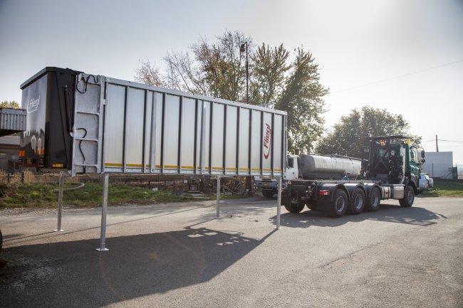 Tatra Phoenix svým technickým řešením navíc nabízí vysokou modularitu, a je tak připravena splnit individuální přání každého zákazníka, včetně instalace nejrůznějších účelových nástaveb a aplikací.