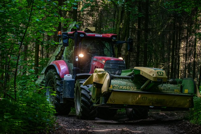 Ke sklizni pícnin slouží dvě sestavy diskových žacích strojů s žací lištou Krone EasyCut.