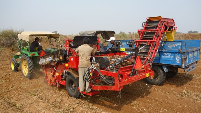 V roce 2021 představila joint-venture Shaktiman-GRIMME první překládací vyorávač s kompaktní konstrukcí, který je obzvlášť vhodný pro výkon traktoru s cca 75 koní.