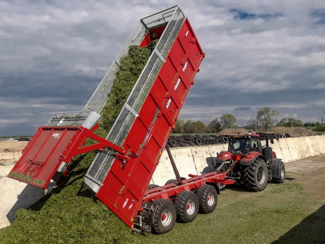 K podvozku návěsu ZDT AGRIMEGA výrobce dodává korbu ve vanovém, třístranném, dvoustranném nebo velkoobjemovém provedení v objemech 13,5 m3 až 45 m3 a s povolenou hmotností 13, 18, 21, 25 a 33 tun.