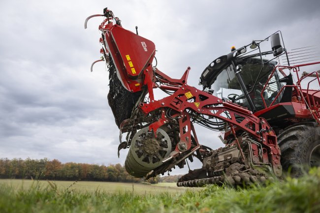 Údržbová poloha u polderské radlice Grimme umožňuje ergonomikou a bezpečnou práci.