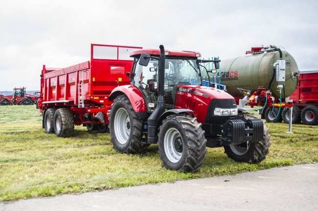 Podvozek návěsu ZDT AGRIMEGA lze osadit i rozmetadlem hnoje, kompostů a jiných materiálů.