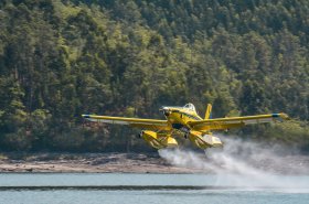S hašením v Českém Švýcarsku pomáhají létající traktory Air Tractor AT-802