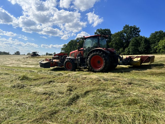 Traktory Kubota na Farmě Kačiny mají úsporný provoz a řadu dalších výhod.