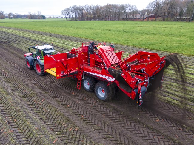 Grimme EVO AllCrop je zajímavý zvlášť pro pěstitele, kteří pěstují například mrkev a cibuli, protože je možné tento stroj používat pro oba produkty.