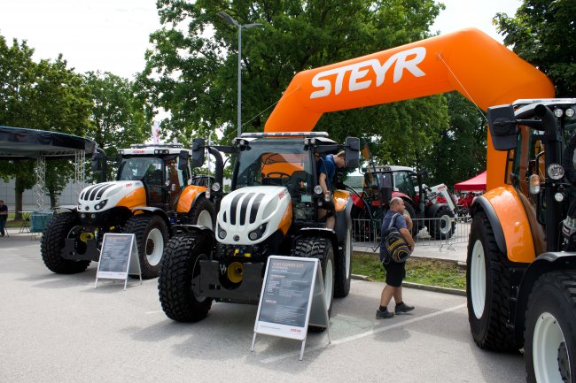 Nechybí ani komunální provedení traktorů Steyr.