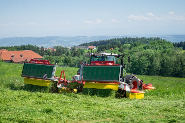 Mezi nové standardní funkce žací kombinace Pöttinger NOVACAT V 10000 patří aktivace funkce Section Control.