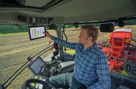 Terminál CLAAS CEMIS 1200 v dalších strojích. CLAAS zahájil spolupráci s Trimble