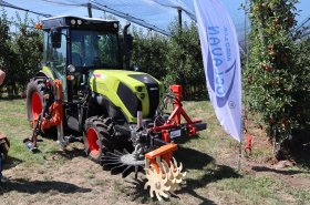 Česká premiéra nového traktoru CLAAS NEXOS proběhla na ovocnářském dni