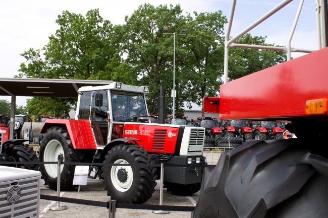 Na přelomu 80. a 90. let se stále více začalo hledět na ekonomiku provozu traktoru Steyr.