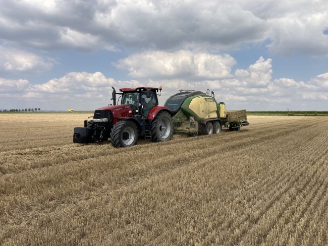 Milan Šelmeci je dlouholetým uživatelem traktorů Case IH a strojů Krone.