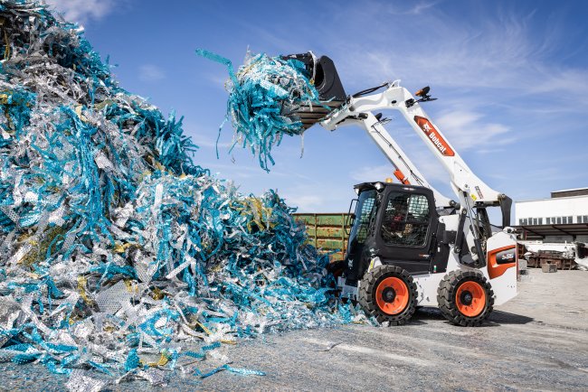 U všech nakladačů řady Bobcat R je použit řadový motor s přímým pohonem, což zlepšuje možnosti chlazení motoru a hydraulických součástí.