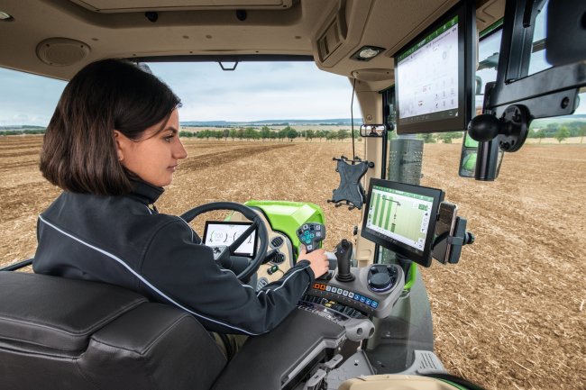 Traktory Fendt 700 Vario disponují konceptem ovládání FendtONE.