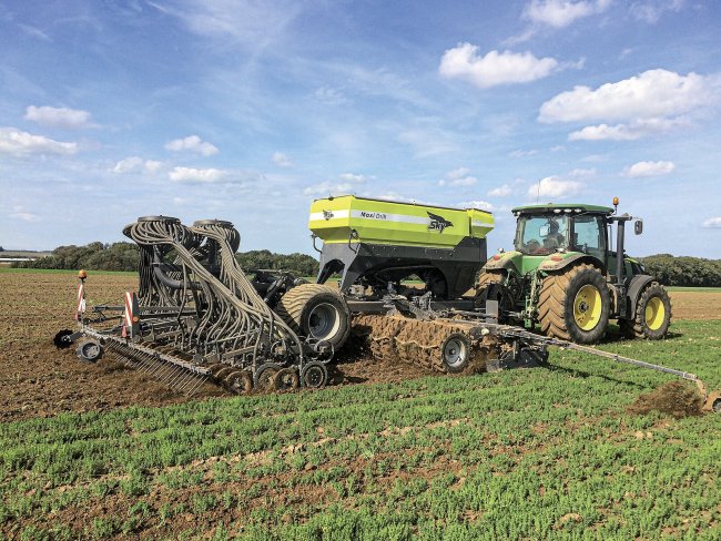 Sky Agriculture Maxi Drill je určený pro setí po orbě, hloubkovém kypření, podmítce, případně přímo do strniště nebo meziplodiny.