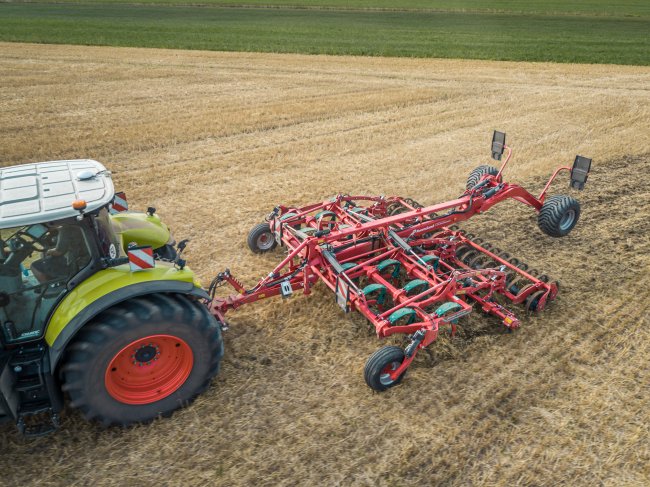 Kultivátor Kverneland Enduro T je vybaven auto-reset Triflex slupicemi s přítlakem 700 kg. Jejich charakteristikou je speciální tvar snižující tažnou sílu.