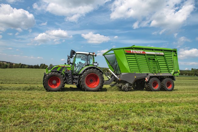 Traktory Fendt 500 Vario mají nízkou provozní hmotnost, což se hodí při jízdě po silnici, a zároveň vysokou možnost dotížení při polních pracích.