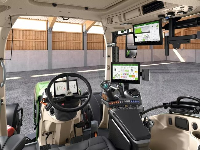 V kabině traktorů řady Fendt 500 Vario nalezneme koncept ovládání FendtONE, který poskytuje přehledné a efektivní pracovní prostředí.