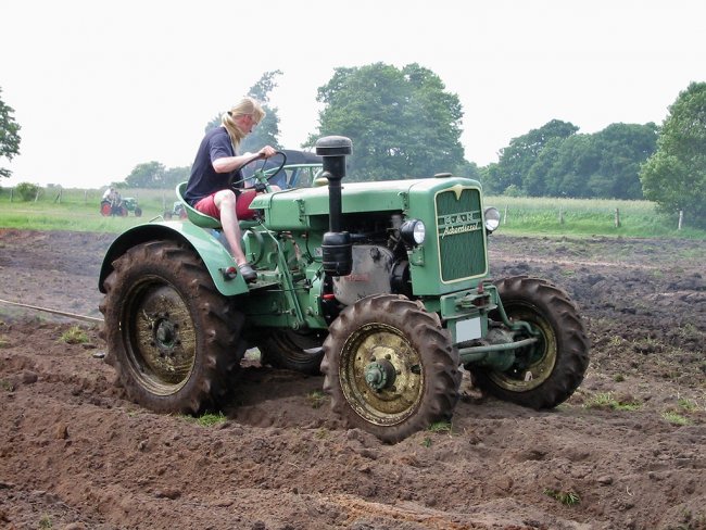 Dieselový traktor MAN.