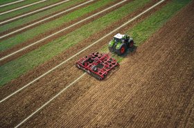 Fendt Contour Assistant: Chytrá funkce v navigaci Fendt VarioGuide usnadňující jízdu po poli