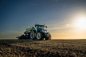 Nový traktor New Holland T7.300 má kompaktní rozměry a výkon až 300 koní