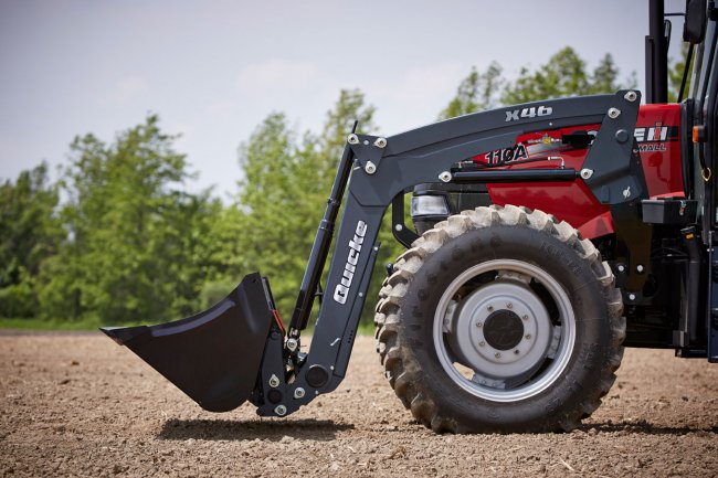Nakladače Quicke X patří k lehčím modelům, určeným pro malé a střední traktory o výkonu od 30 do 120 koní.