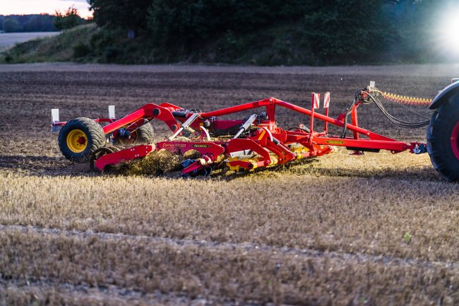 U podmítače Väderstad Carrier XT 425 – 625 se plynule mění úhel postavení disků tak, aby jejich agresivita během zpracování půdy odpovídala různým pracovním hloubkám.