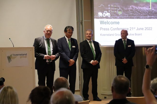Zástupci společnosti Kverneland Group na výroční konferenci v Itálii. Druhý zleva je Yasukazu Kamada.