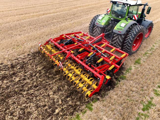 Väderstad nabízí jednoduchý válec SteelRunner, jednoduchý a dvojitý SoilRunner nebo CageRunner.