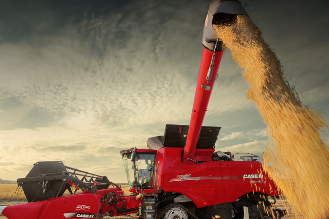 Technologie Case IH Axial-Flow® je založena na vytírání „zrna o zrno“, na rozdíl od konvenčních technologií, kde je zrno oddělováno rázy a údery mlatek do materiálu v krátkém čase.