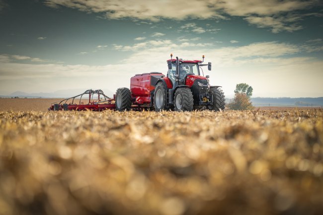 Case IH Puma 260 CVXDrive je vybavena větší a silnější přední a zadní nápravou.