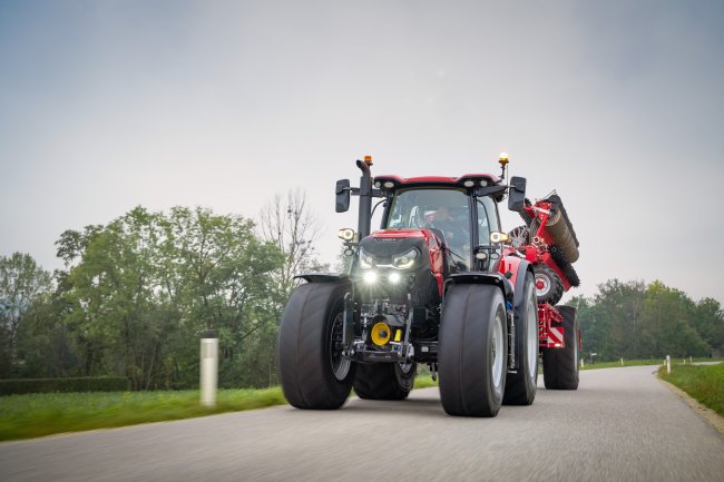 Tišší a účinnější nová bezstupňová převodovka CVXDrive umožňuje dosáhnout rychlosti 50 km/h při pouhých 1 550 otáčkách za minutu, což zajišťuje optimální úsporu paliva.