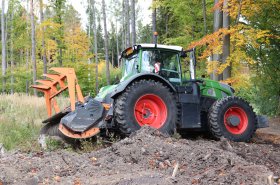 Lesní mulčovač TMC Cancela TFT 250 k úpravě či výsadbě lesa se představil u Orlíku