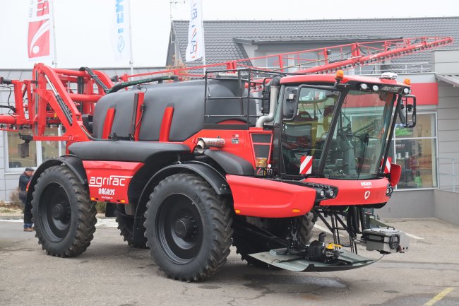 Samojízdný postřikovač Agrifac Condor Endurance II  se pyšní podvozkem StabiloPlus a nádrží o objemu 8 000 litrů.