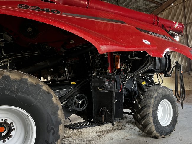 Sklízecí mlátička Case IH Axial-Flow je po důkladné očistě odstavena do kryté haly.