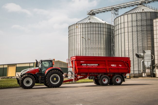 Při vývoji návěsů AGRI TRANSPORT NS byl využit zbrusu nový rám, který reflektuje požadavky na náročný provoz a praxi v zemědělském procesu.