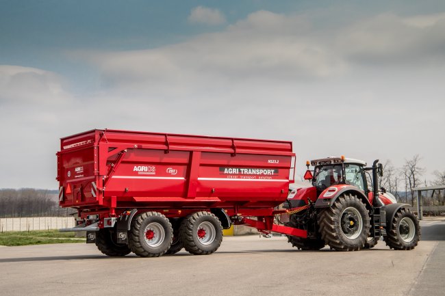 Stroje AGRI TRANSPORT jsou nabízeny s velmi bohatou výbavou, která zaručuje bezpečný, spolehlivý a komfortní provoz.