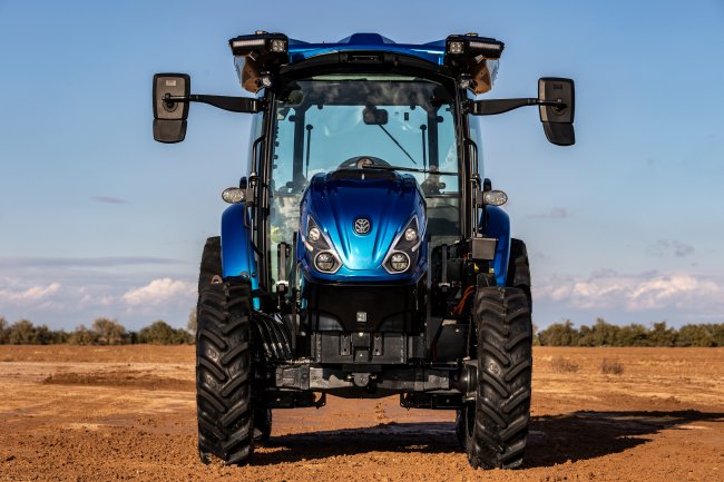 Tento traktor New Holland T4 Electric Power první generace patří do segmentu užitkových traktorů.