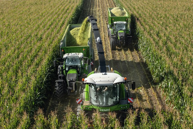 Řezačka Fendt Katana 850 může využívat dvanáctiřádkový adaptér Kemper 490plus pro sklizeň kukuřice.