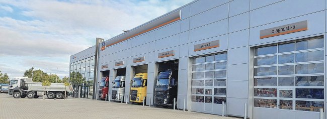 Prodejní a servisní centrum Ford Trucks v Strančicich u Prahy.