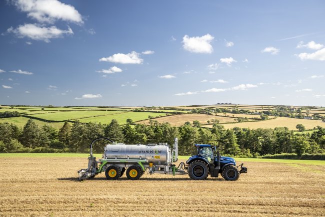 Se svými 270 koňmi poskytuje New Holland T7 Methane Power LNG stejný výkon a točivý moment jako dieselový traktor.