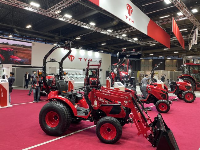 Nově vzniklá výrobková řada traktorů TYM představuje sortiment 19 modelů s výkonem od 20 do 130 koní.