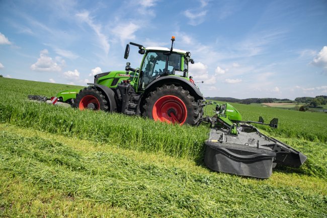 Žací stroje Fendt Slicer 860 KC a RC mají těžiště nízko a blízko traktoru. Přepravní výška je menší než 4 metry. Integrované vyrovnávací válce zabraňují rozkývání žacích jednotek.