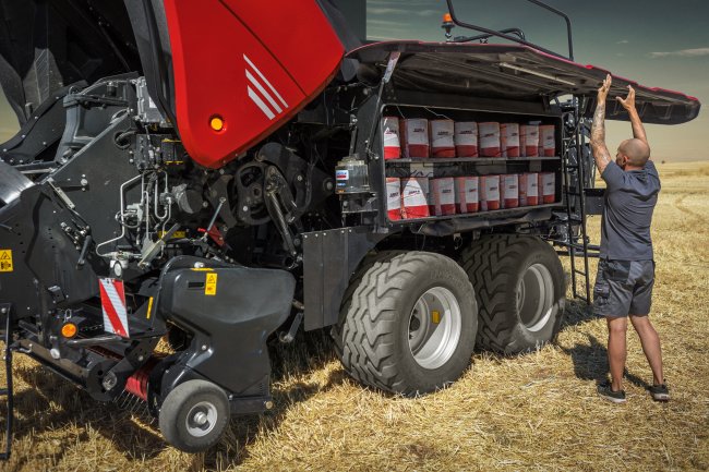 Lis Case IH LB 424 XLD nabízí dostatek úložného prostoru.