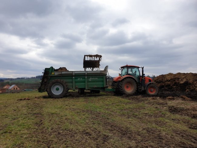 Traktor Kubota M7-171 byl pořízen ve verzi Premium. To znamená, že disponuje uzavřeným Load Sensing hydraulickým systémem s průtokem hydraulického čerpadla 110 l/min.