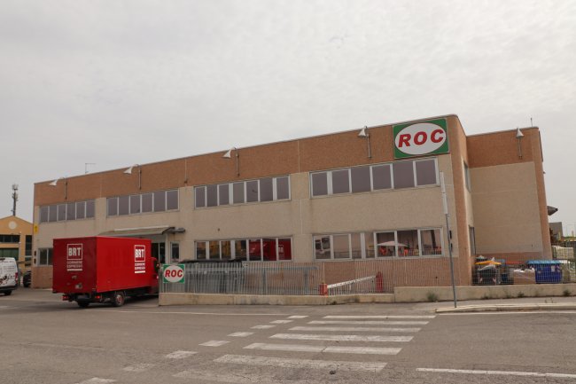 Továrna ROC se během let rozrostla na dvě místa s celkovou plochou přes 10 000 metrů čtverečních.