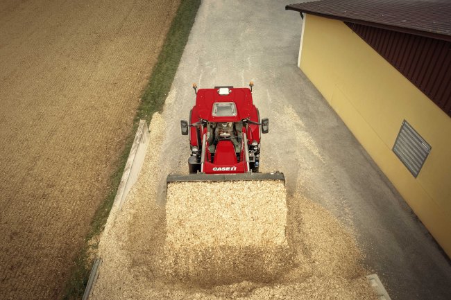 Traktory Case IH Maxxum jsou uzpůsobeny pro práci s čelním nakladačem.